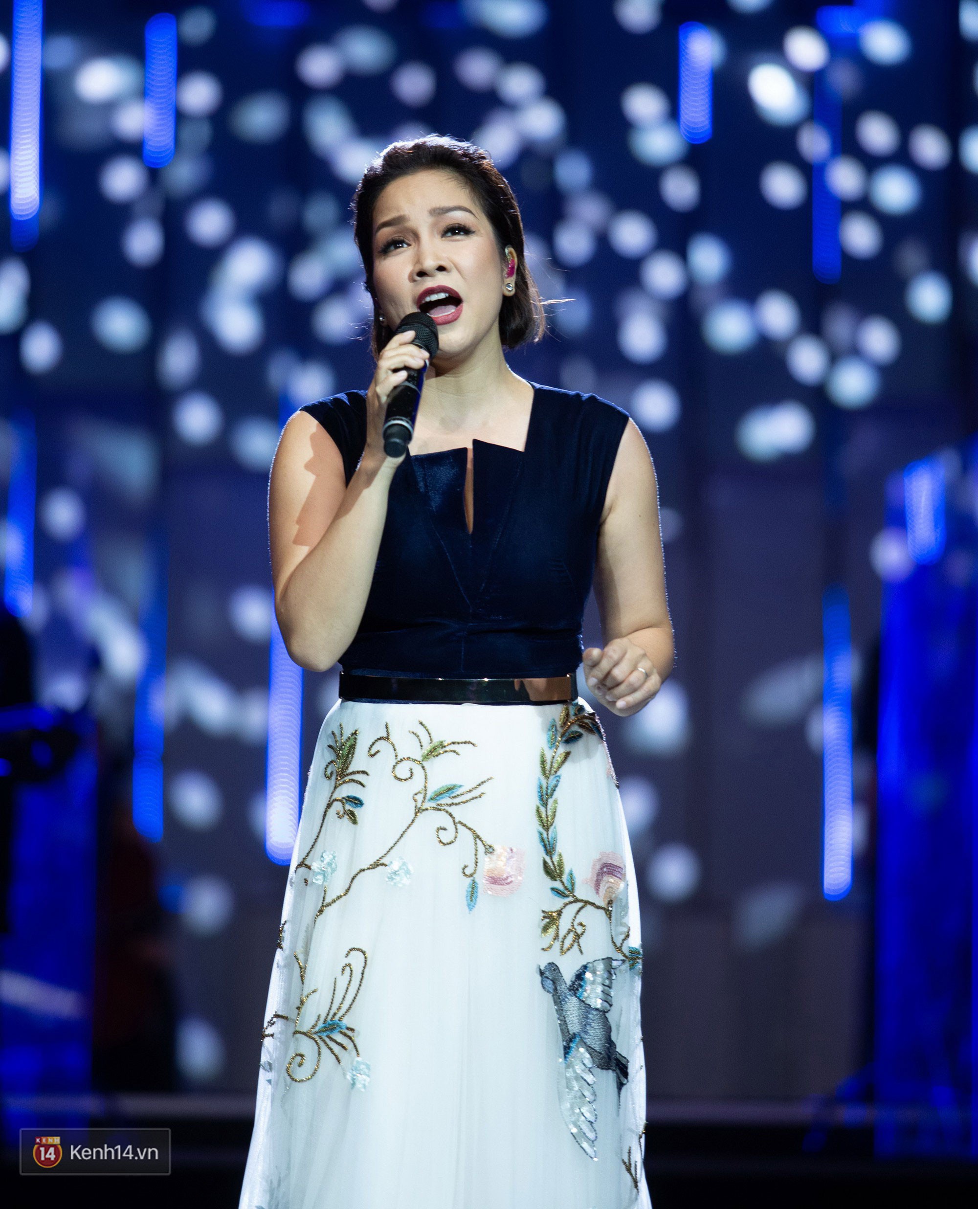 Qua rồi thời live show ca nhạc ho&agrave;nh tr&aacute;ng - Ảnh 1.