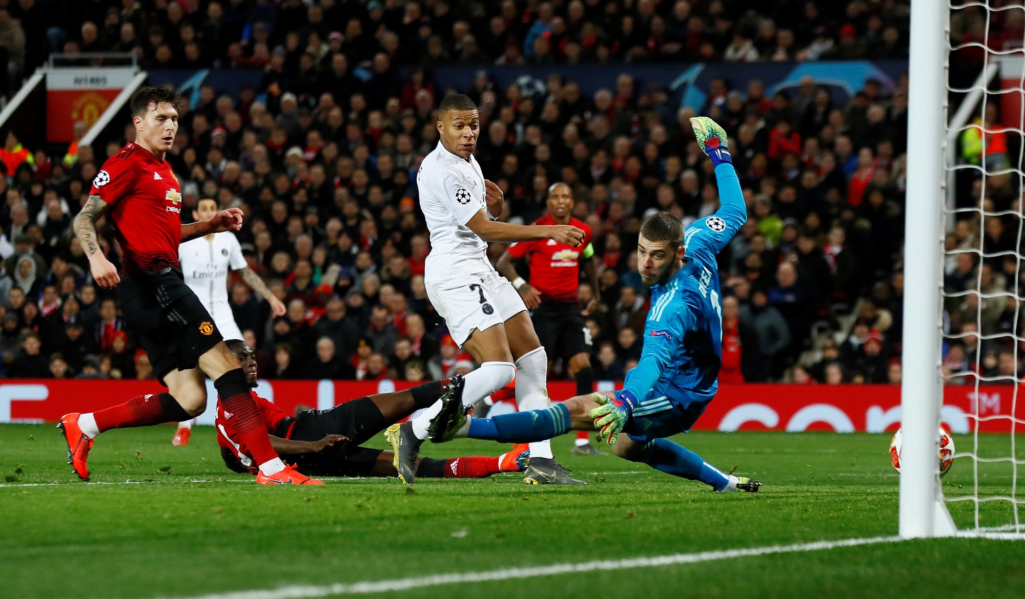 M.U đụng h&ograve;n đ&aacute; tảng PSG ở Paris - Ảnh 1.