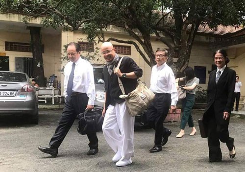 Quy định về việc công khai chứng cứ: Được chăng hay chớ