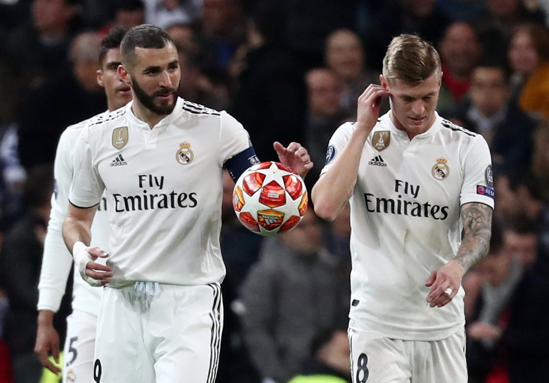 Vì sao Real Madrid "trắng tay" mùa này?
