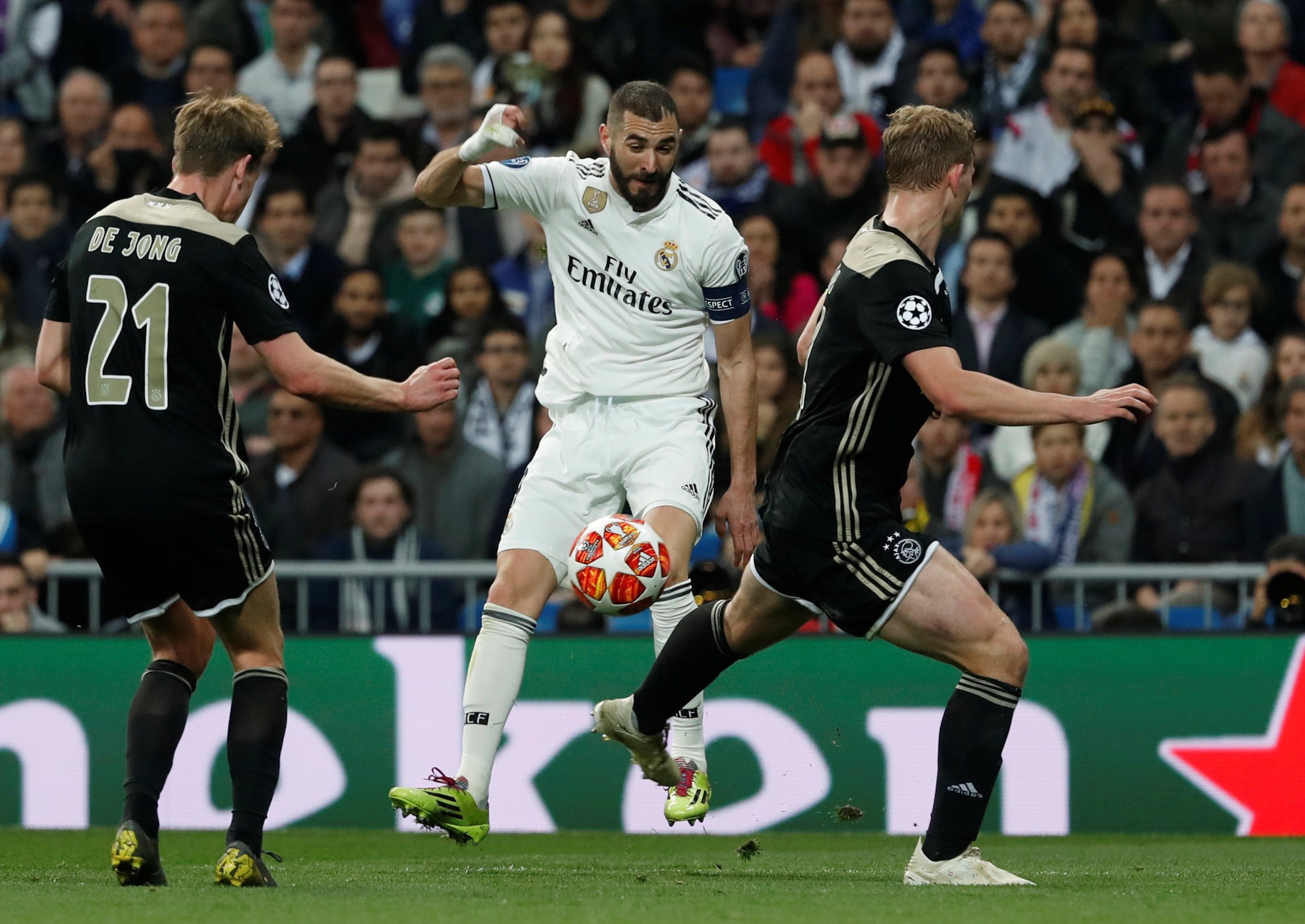 Địa chấn Champions League: Real Madrid thua muối mặt Ajax - Ảnh 3.