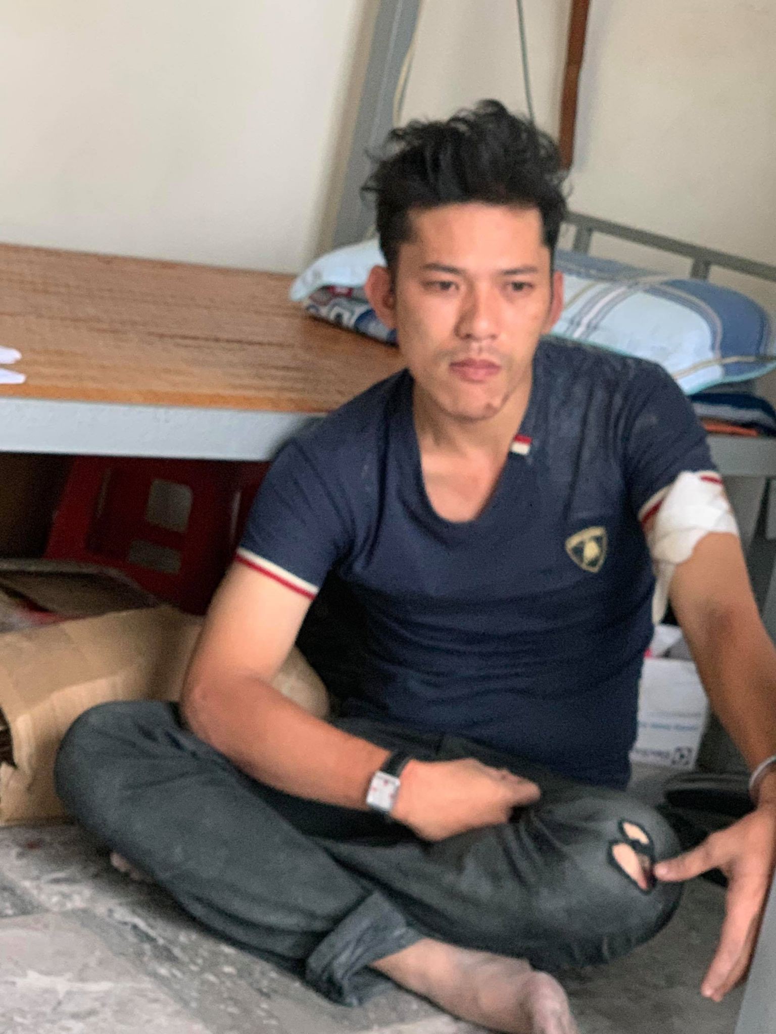 Bất ngờ từ vụ cướp giật ở chợ hoa Hồ Thị Kỷ - Ảnh 1.