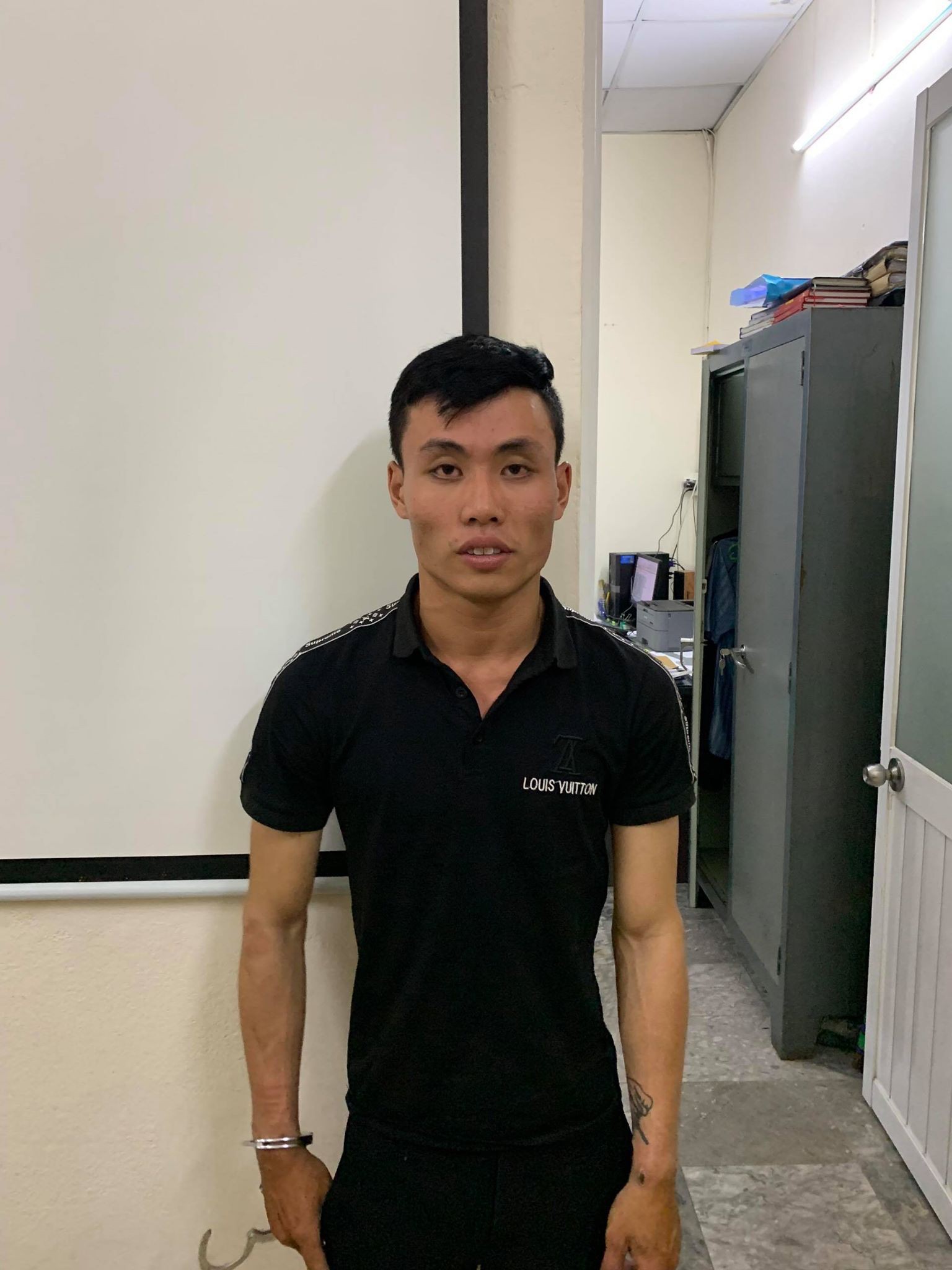 Bắt băng nh&oacute;m k&eacute;o l&ecirc; 1 phụ nữ mang thai ở TP HCM - Ảnh 1.