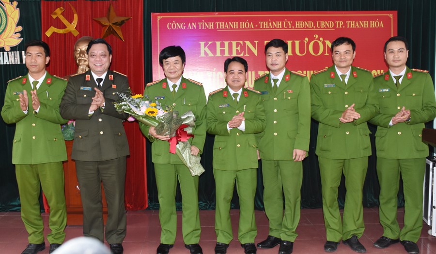 Ổ nh&oacute;m &ldquo;t&iacute;n dụng đen&rdquo; cho vay h&agrave;ng trăm tỉ đồng với l&atilde;i suất cắt cổ tới 328%/năm - Ảnh 1.