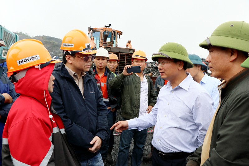 Hàng trăm công nhân 2 công ty xảy ra xô xát tại khai trường than