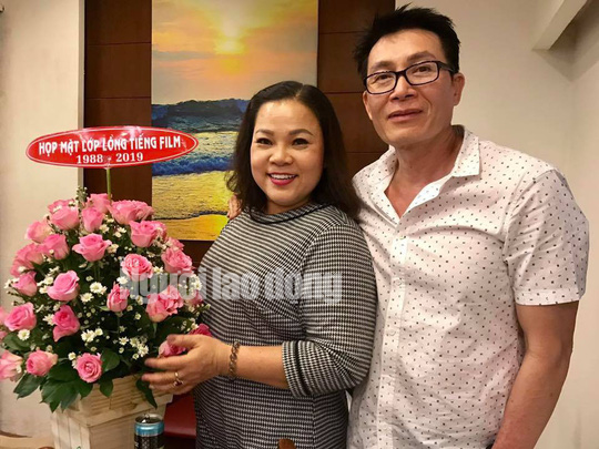 Nữ hoàng lồng tiếng Tú Trinh rơi lệ vì đệ tử vẫn còn máu lửa - Ảnh 2.