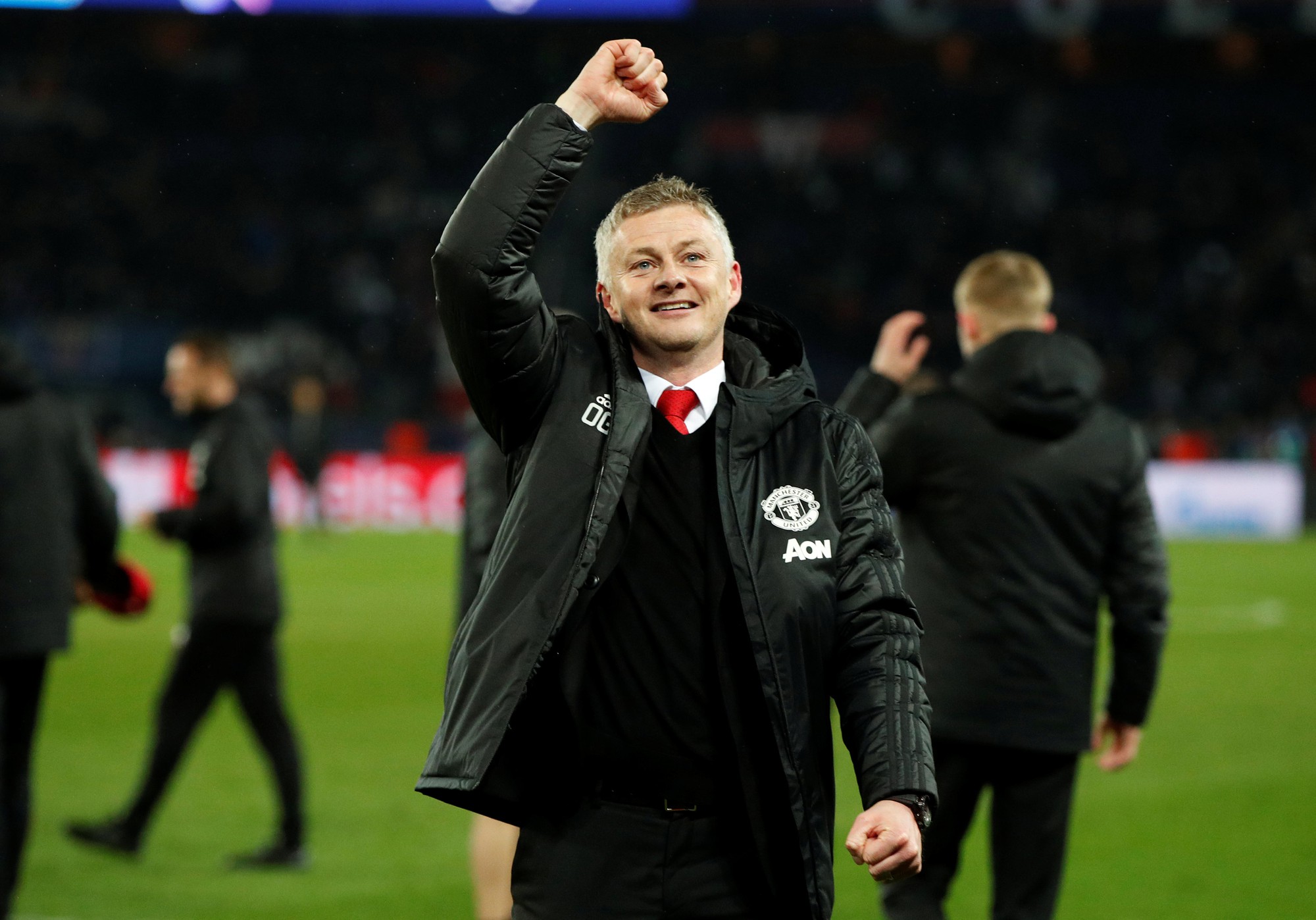 Gi&uacute;p M.U vượt kh&oacute;, HLV Solskjaer được NHM đặt niềm tin - Ảnh 5.