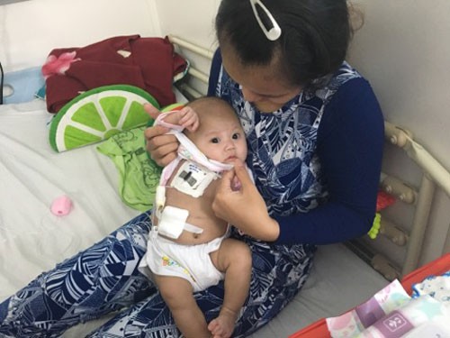 Cực nhọc mấy cũng phải cứu con...