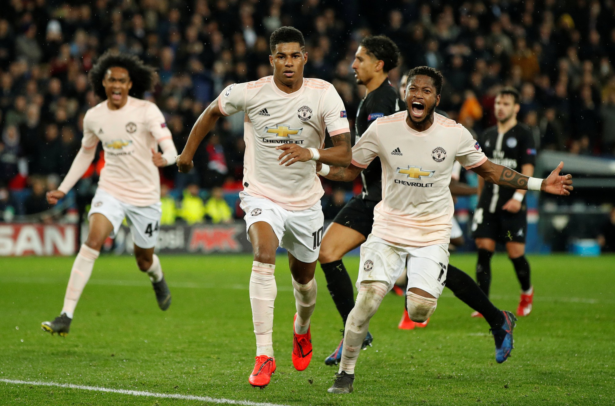 Ngược dòng kỳ vĩ, Man United quật ngã PSG ở Paris