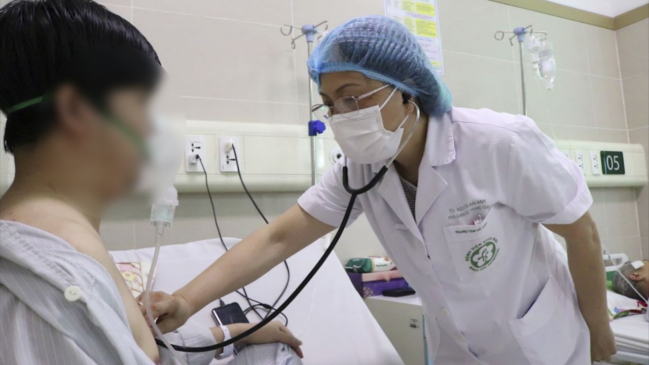 Hiếm gặp: Người đ&agrave;n &ocirc;ng 43 tuổi mắc bệnh ho g&agrave; - Ảnh 1.