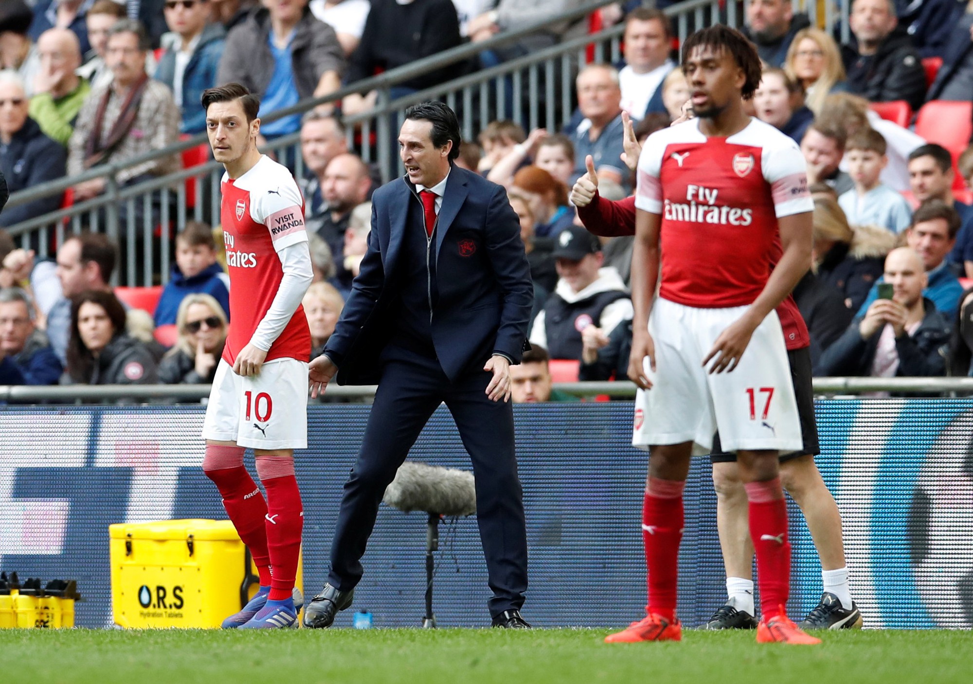 Đại chiến với M.U, Arsenal lo sụp đổ dây chuyền - Ảnh 1.