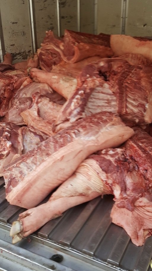 Chặn hàng tấn heo có mụn nước vào chợ đầu mối Bình Điền