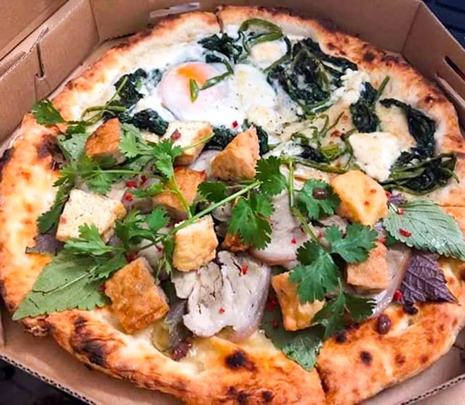 Pizza bún đậu mắm tôm - sự kết hợp kỳ quái của ẩm thực đông tây - Ảnh 3.