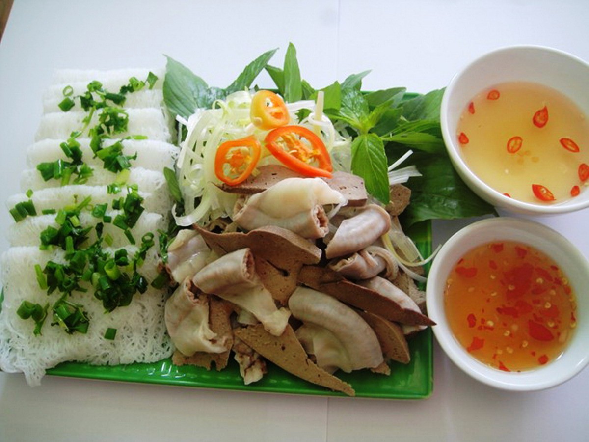 M&oacute;n ngon khi đến v&ugrave;ng đất hoa v&agrave;ng tr&ecirc;n cỏ xanh - Ảnh 1.