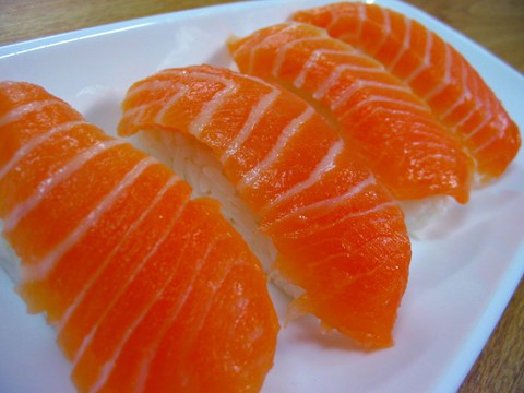 C&oacute; thể bạn chưa thưởng thức sushi đ&uacute;ng điệu - Ảnh 4.