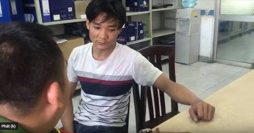 Bắt cặp tình nhân dàn cảnh, cướp của xe ôm ở quận 1 - Ảnh 2.