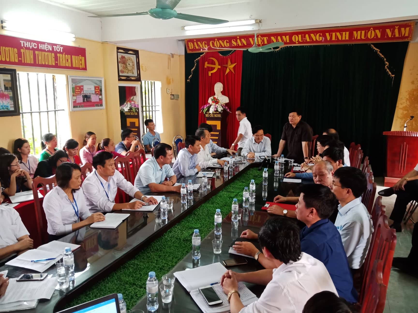 Hưng Yên điều động giáo viên toàn tỉnh họp sau vụ nữ sinh lớp 9 bị đánh, lột đồ