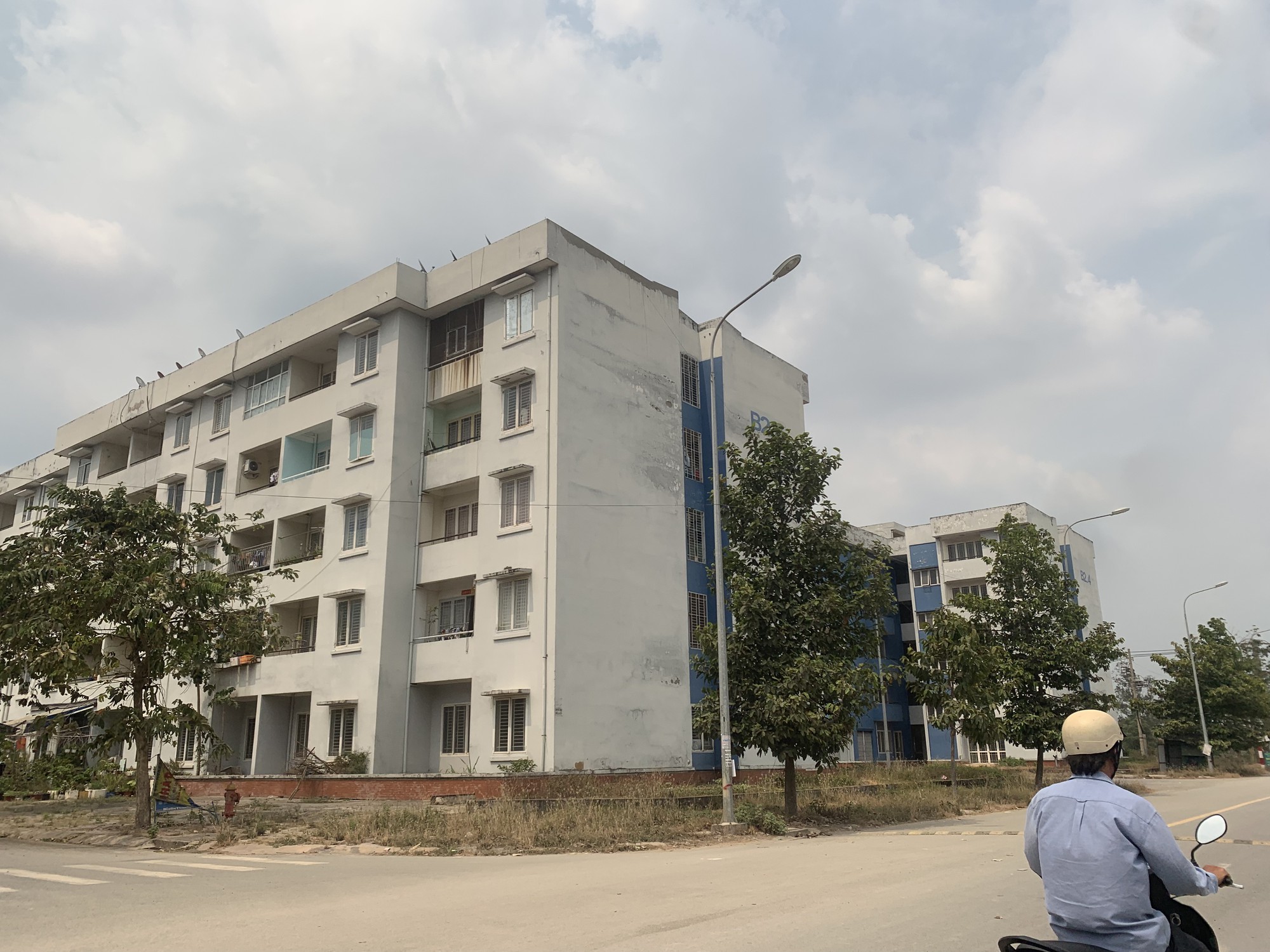 Dân số tăng nhanh, "hụt hơi" nhà ở