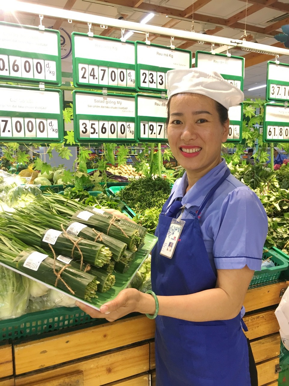 Th&ecirc;m nhiều si&ecirc;u thị d&ugrave;ng l&aacute; chuối g&oacute;i thực phẩm - Ảnh 2.