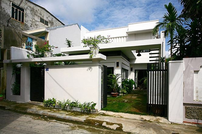 Nh&agrave; 2 tầng si&ecirc;u đẹp, thiết kế hiện đại nhưng đượm hồn qu&ecirc; - Ảnh 1.