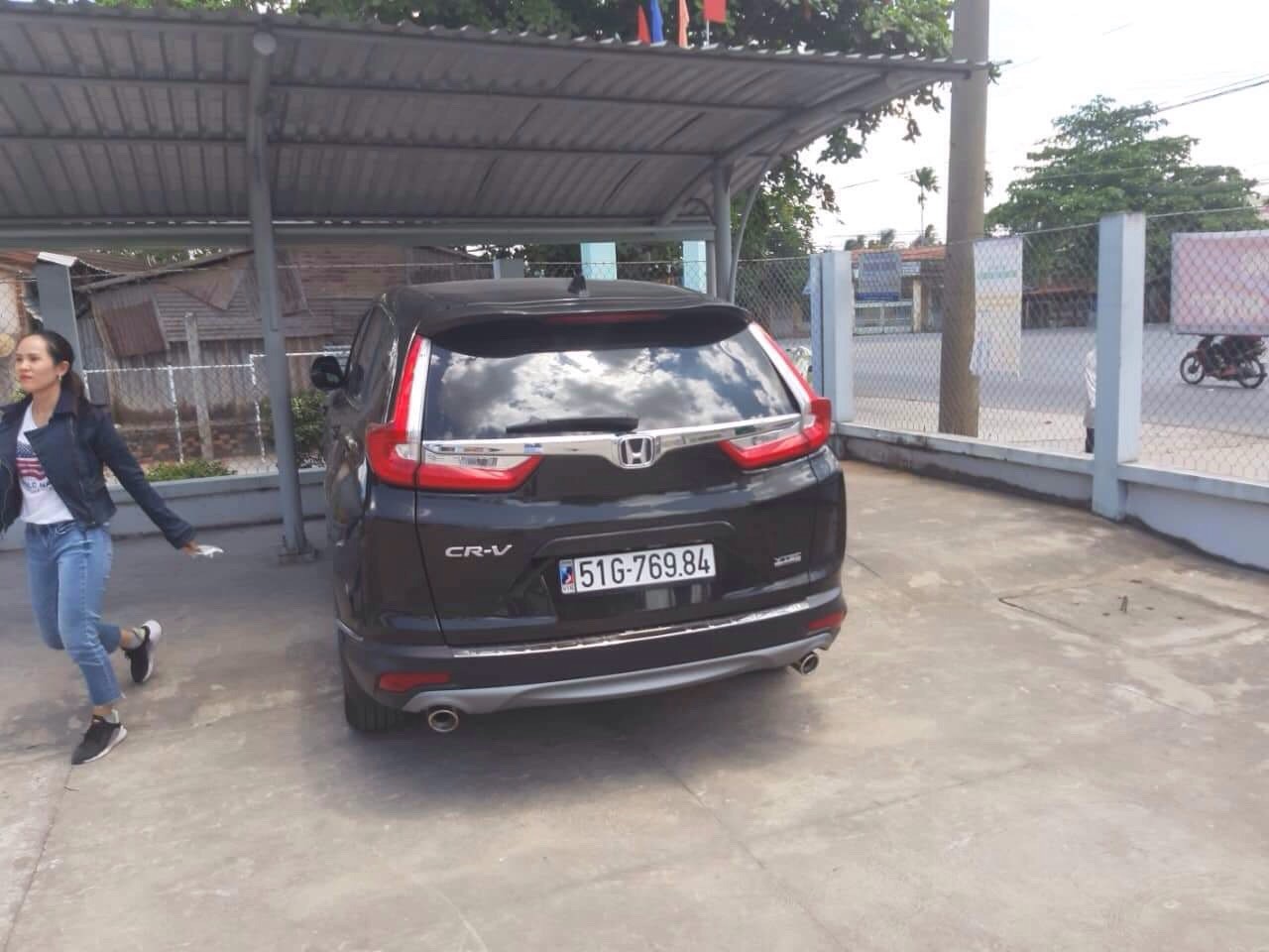 Nữ lái xe BKS TP HCM gây tai nạn ở Tiền Giang còn xưng là người nhà lãnh đạo - Ảnh 1.