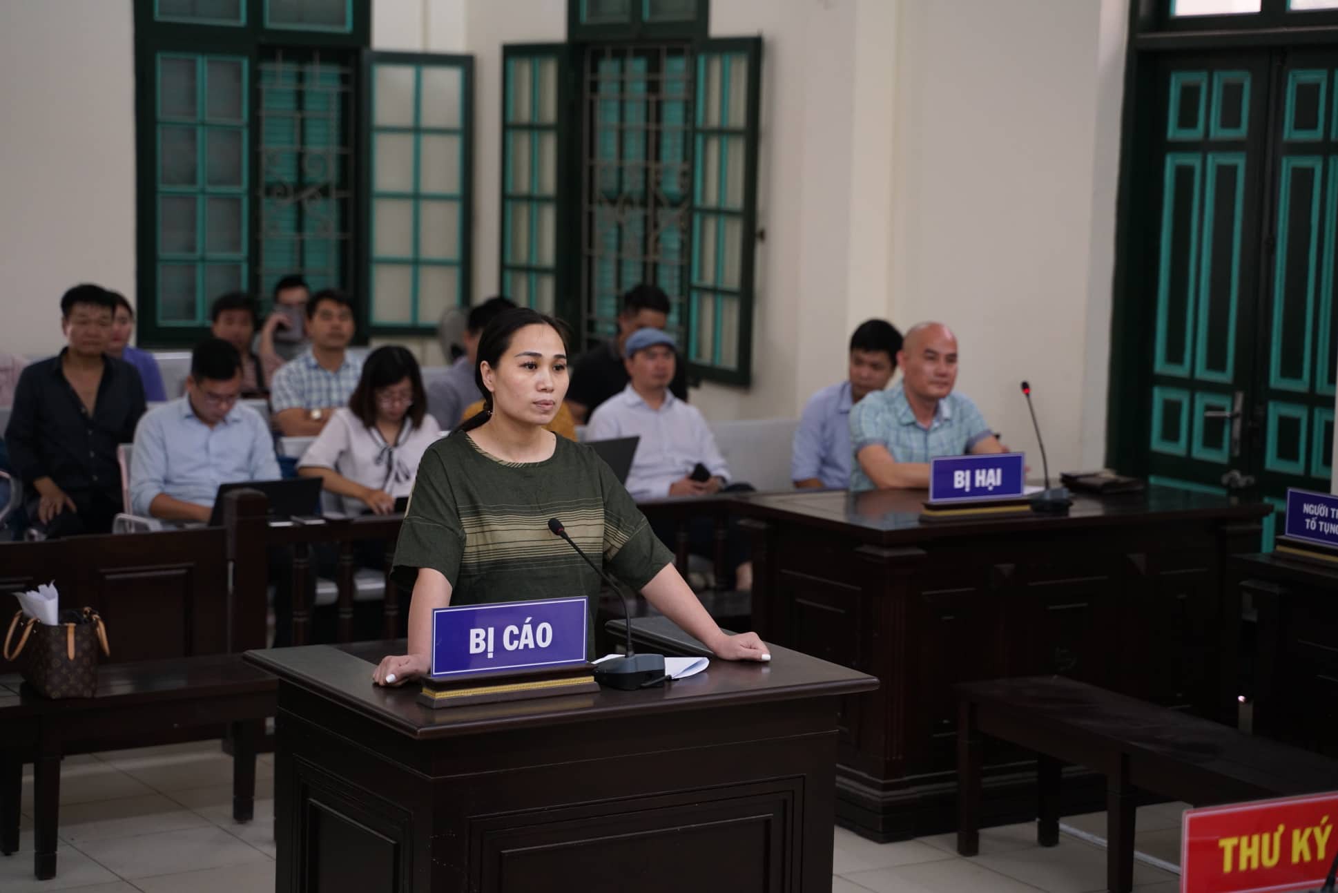Vụ ném ma tuý vào xe người tình: Bị cáo khai nữ thượng úy công an nói đưa 1 tỉ đồng