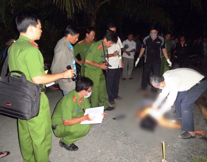 Nằm trên giường với người phụ nữ khác, chồng bị em trai của vợ đâm chết