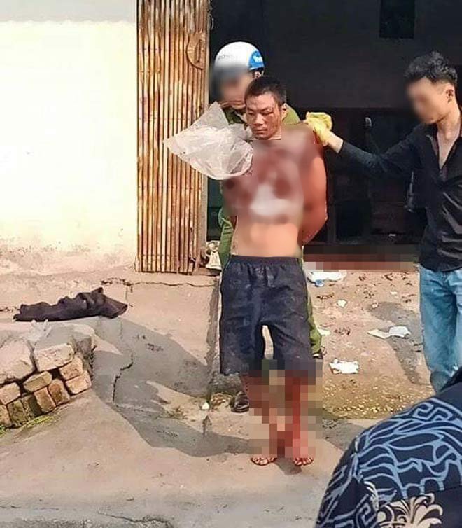 Nam thanh ni&ecirc;n bất ngờ cầm dao ch&eacute;m bố, mẹ đẻ tại nh&agrave; - Ảnh 1.