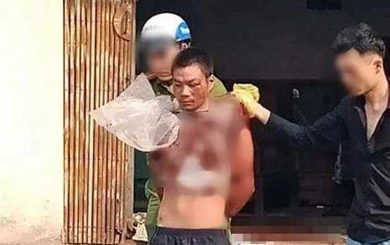 Nam thanh niên bất ngờ cầm dao chém bố, mẹ đẻ tại nhà