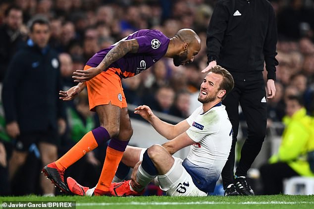 Cận cảnh các "đao phủ" Man City triệt hạ kinh hoàng Harry Kane