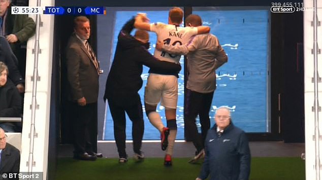 Cận cảnh c&aacute;c đao phủ Man City triệt hạ kinh ho&agrave;ng Harry Kane - Ảnh 12.