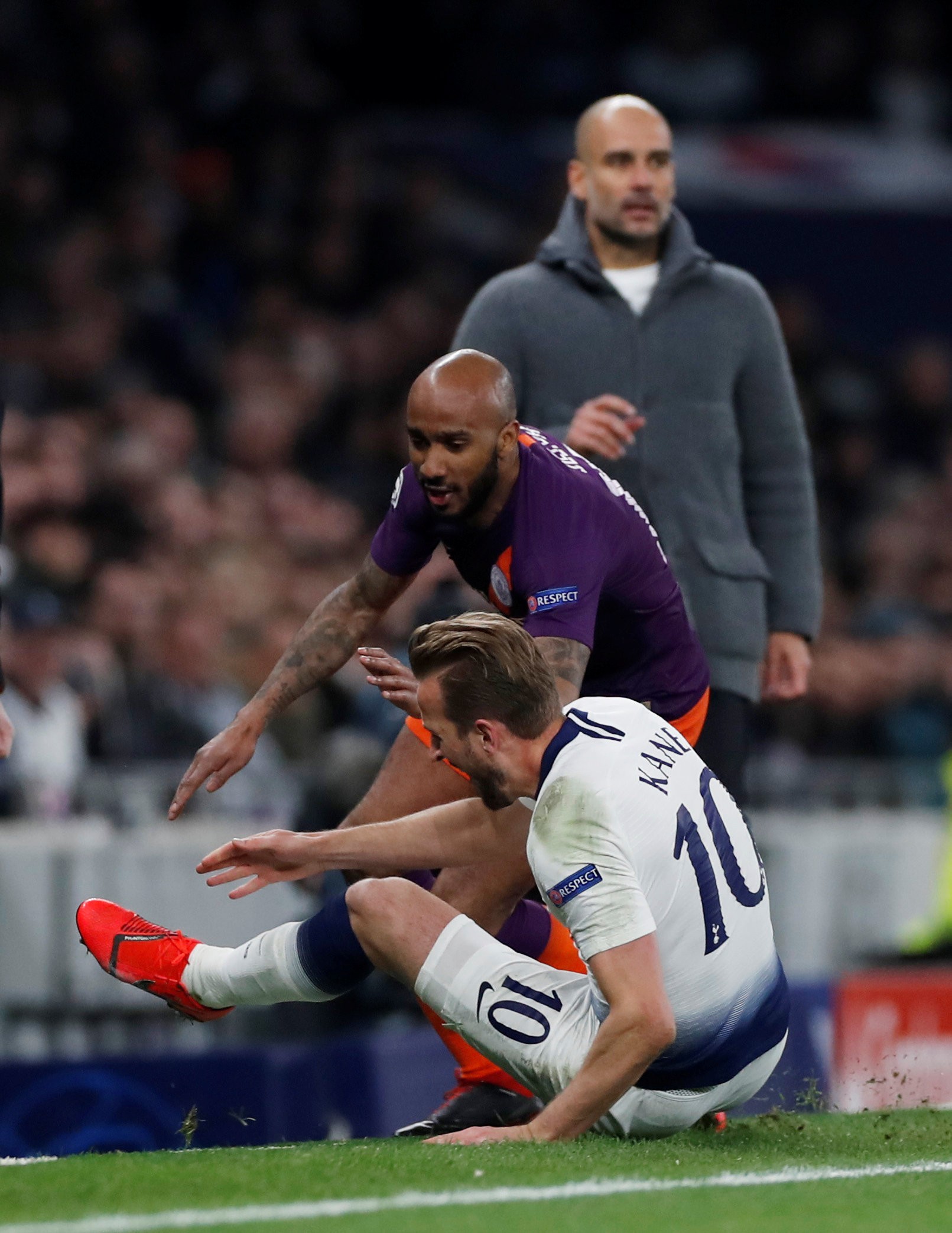 Cận cảnh c&aacute;c đao phủ Man City triệt hạ kinh ho&agrave;ng Harry Kane - Ảnh 7.
