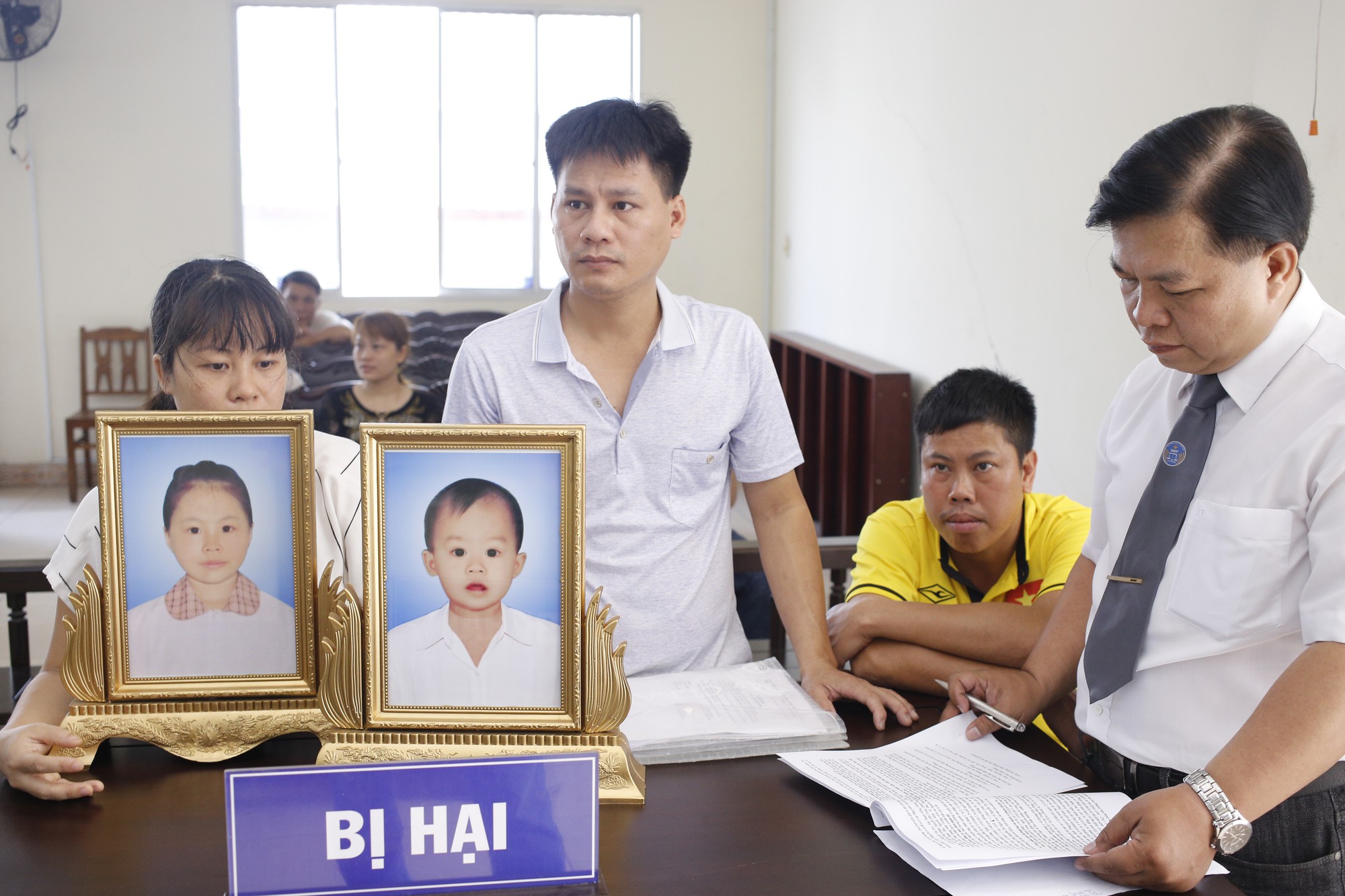 Xe kh&aacute;ch hỏng phanh t&ocirc;ng chết 2 ch&aacute;u b&eacute;: triệu tập đăng kiểm vi&ecirc;n - Ảnh 1.