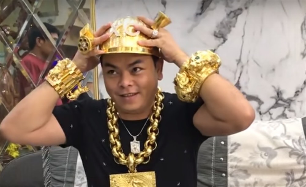 Công an TP HCM đang khám nhà Phúc XO