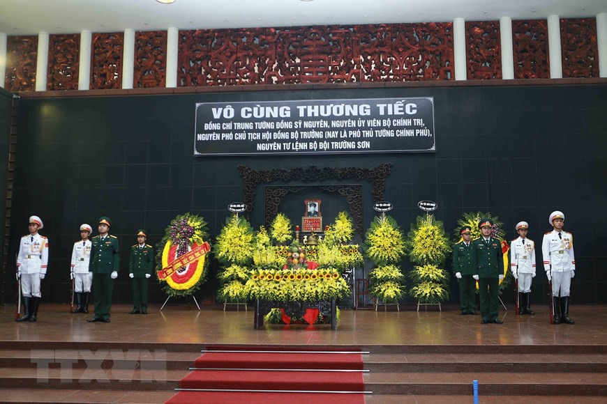 Những h&igrave;nh ảnh l&atilde;nh đạo Đảng, nh&agrave; nước viếng Trung tướng Đồng Sỹ Nguy&ecirc;n - Ảnh 2.