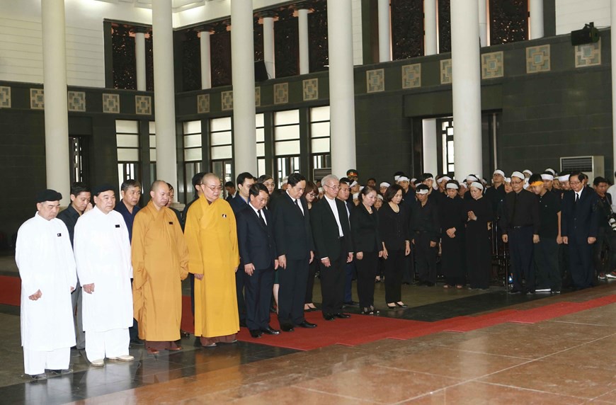 Những h&igrave;nh ảnh l&atilde;nh đạo Đảng, nh&agrave; nước viếng Trung tướng Đồng Sỹ Nguy&ecirc;n - Ảnh 10.