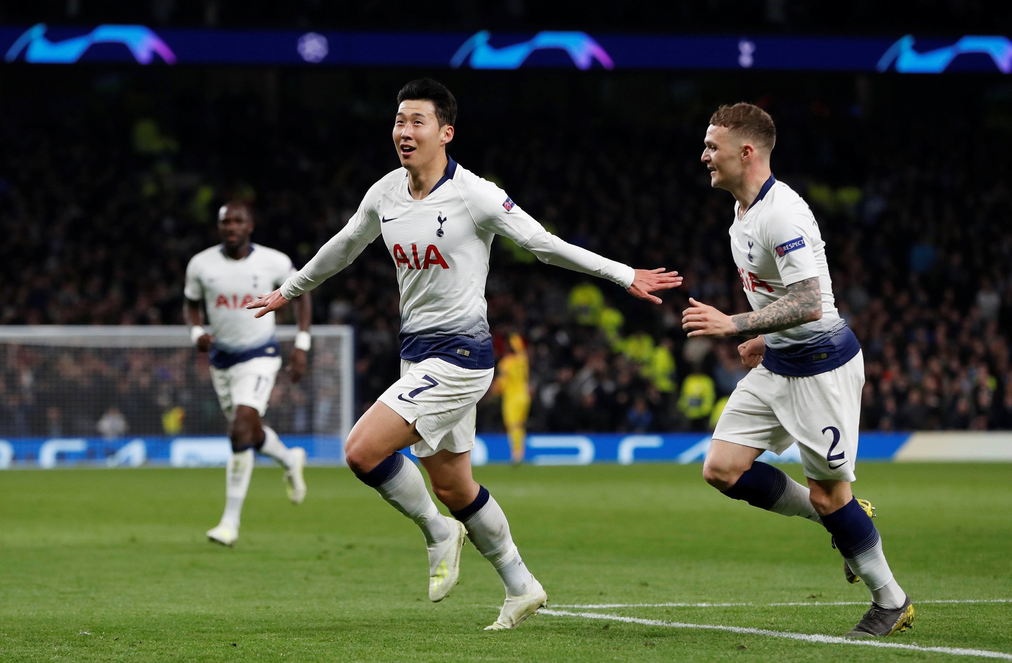Son Heung-min ra đòn trừng phạt, Man City gục ngã khi hỏng 11 m