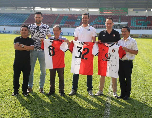 Bầu Đức bắt tay với Feyenoord, đưa học tr&ograve; thầy Gi&ocirc;m sang H&agrave; Lan chơi b&oacute;ng - Ảnh 2.