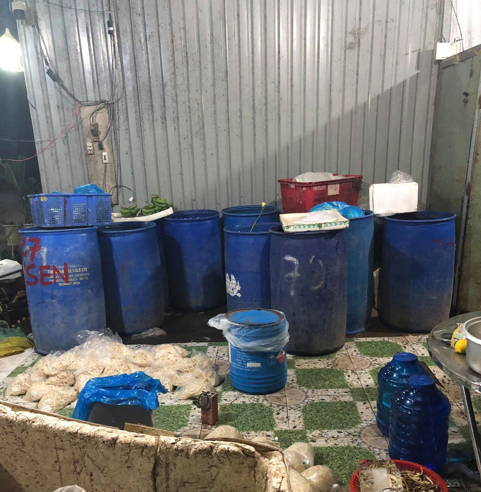 TP HCM: Phát hiện 2 tấn ngó sen, chuối bào ngâm hóa chất