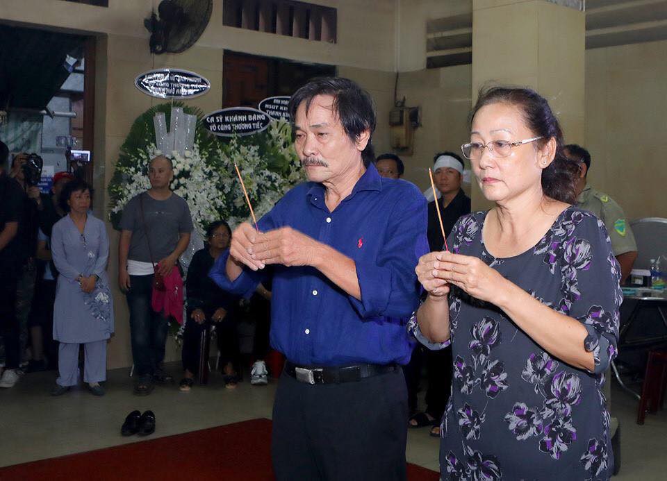 Nghệ sĩ Anh Vũ về qu&ecirc; nh&agrave; trong t&igrave;nh thương qu&aacute; lớn của c&ocirc;ng ch&uacute;ng - Ảnh 11.