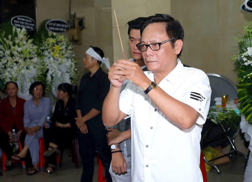 Nghệ sĩ Anh Vũ về qu&ecirc; nh&agrave; trong t&igrave;nh thương qu&aacute; lớn của c&ocirc;ng ch&uacute;ng - Ảnh 8.