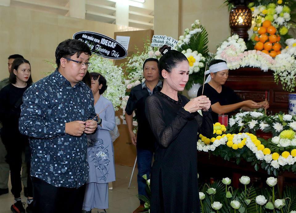 Nghệ sĩ Anh Vũ về qu&ecirc; nh&agrave; trong t&igrave;nh thương qu&aacute; lớn của c&ocirc;ng ch&uacute;ng - Ảnh 13.