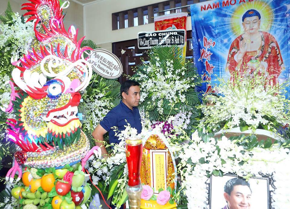 Nghệ sĩ Anh Vũ về qu&ecirc; nh&agrave; trong t&igrave;nh thương qu&aacute; lớn của c&ocirc;ng ch&uacute;ng - Ảnh 16.