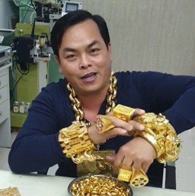 Phúc XO có thật sự giàu có như mọi người tưởng?