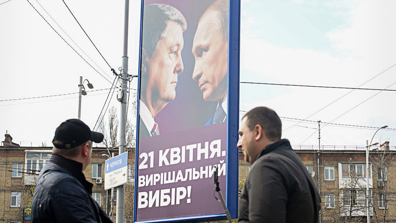 Ukraine &ldquo;x&agrave;i ch&ugrave;a&rdquo; h&igrave;nh ảnh Tổng thống Putin, Nga đ&aacute;p trả h&agrave;i hước  - Ảnh 1.