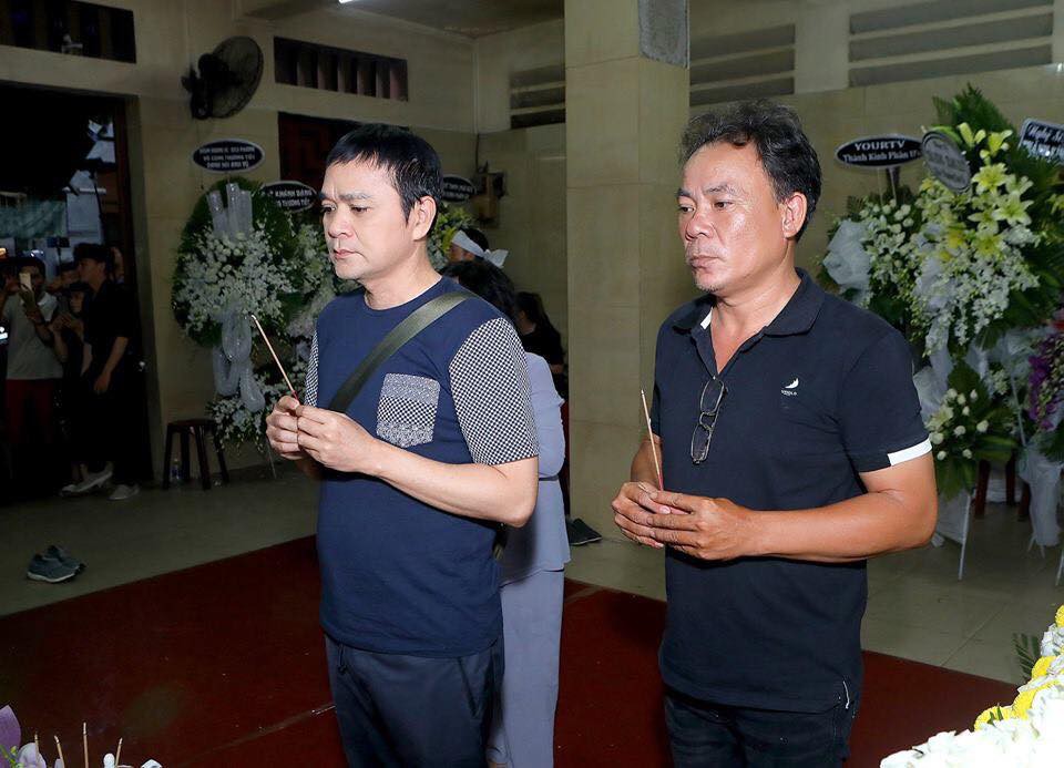 Nghệ sĩ Anh Vũ về qu&ecirc; nh&agrave; trong t&igrave;nh thương qu&aacute; lớn của c&ocirc;ng ch&uacute;ng - Ảnh 18.
