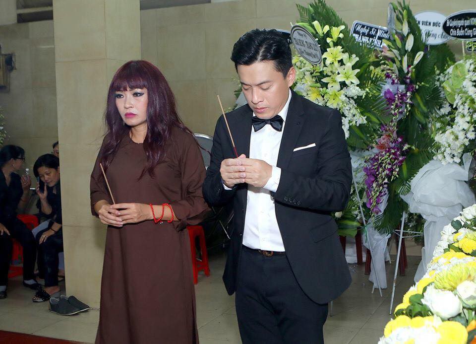 Nghệ sĩ Anh Vũ về qu&ecirc; nh&agrave; trong t&igrave;nh thương qu&aacute; lớn của c&ocirc;ng ch&uacute;ng - Ảnh 20.