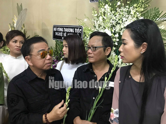 Tiễn đưa nghệ sĩ Anh Vũ về nơi an nghỉ cuối cùng - Ảnh 6.