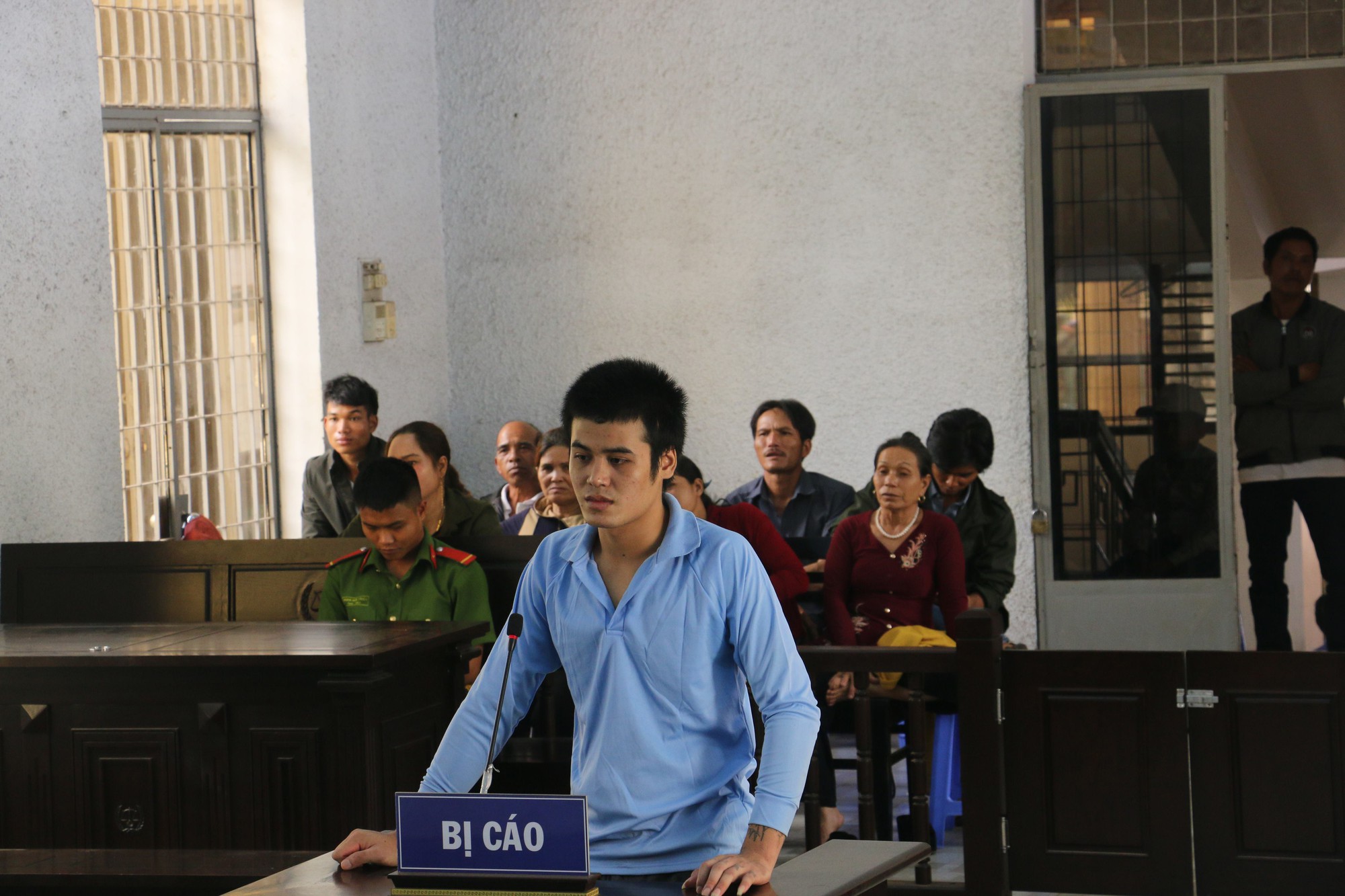 X&ocirc;ng v&agrave;o đ&aacute;nh người, bị ch&eacute;m tử vong - Ảnh 1.