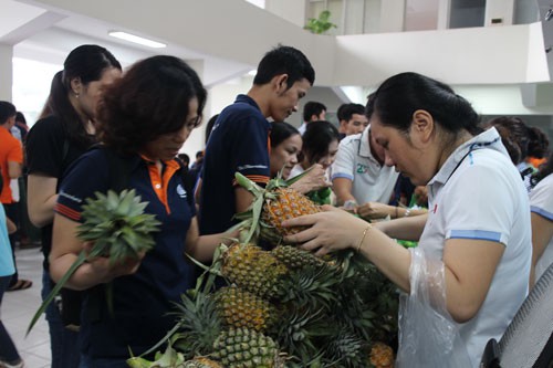 Tổ chức phiên chợ bán hàng giảm giá cho công nhân